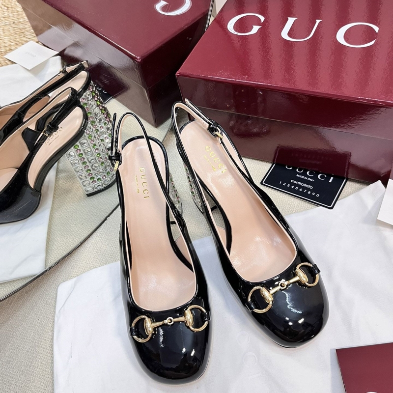 G*u*i sandals